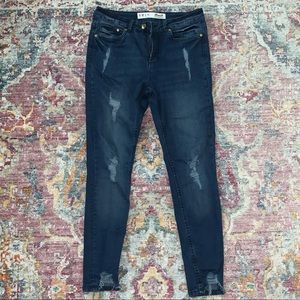 3️⃣ Women’s Denim Co. Distressed Skinny Jeans Sz 6